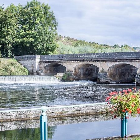 Entre Canal Et Vignes Panzió Escolives-Sainte-Camille Kültér fotó