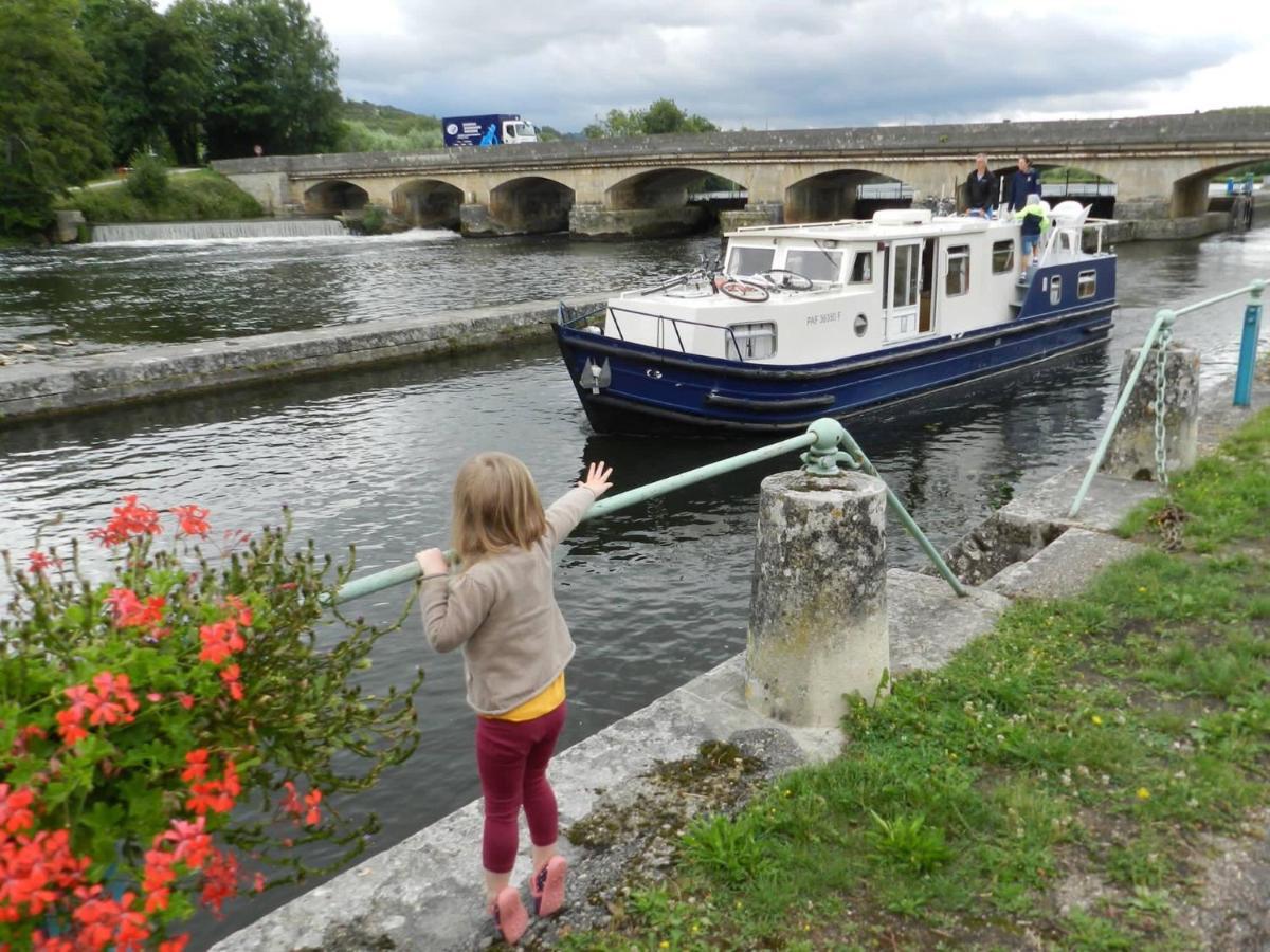 Entre Canal Et Vignes Panzió Escolives-Sainte-Camille Kültér fotó